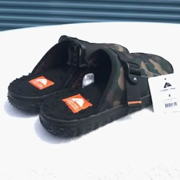Outdoor Water Repellant Slip On Camouflage Sandals . Size: 8 . Ozark Trail - Picture 8 of 10